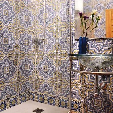 La Caseria Azul De Cuadros Bedmar y Garciez